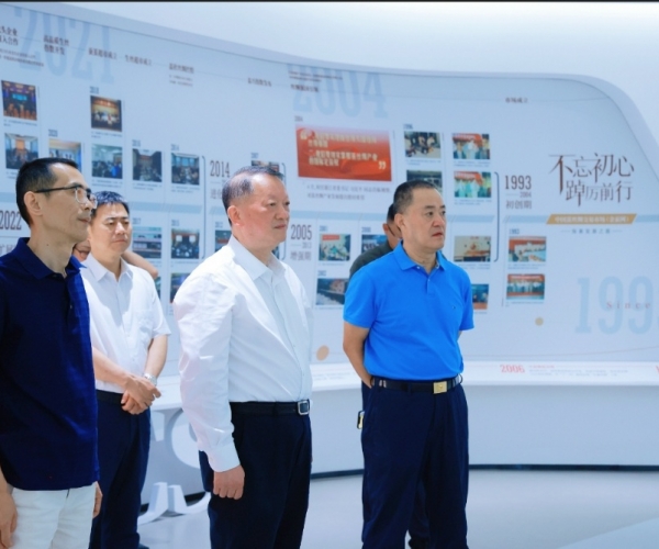 ?陳利眾主席帶隊(duì)調(diào)研嘉欣絲綢，賦能絲綢經(jīng)典產(chǎn)業(yè)?